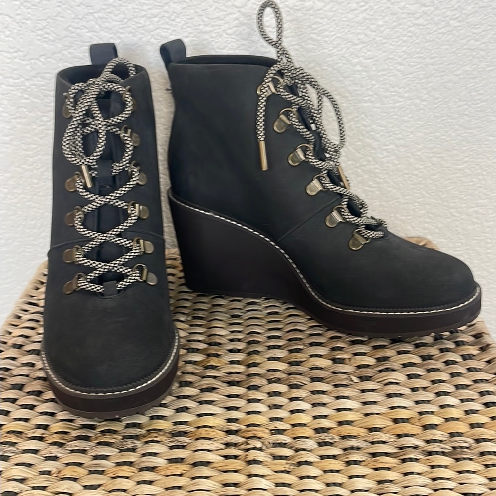 Tom’s size 9 Women's Black Wedge Ankle Boots